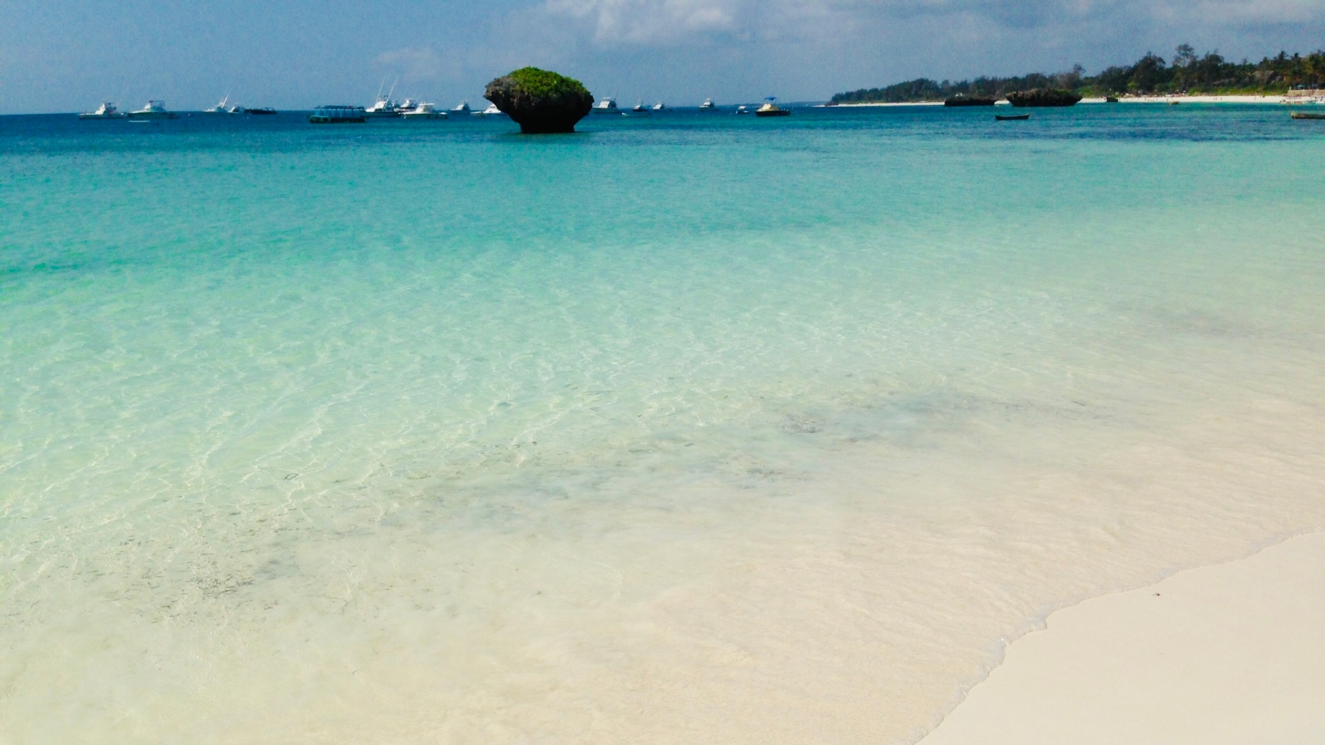 Watamu beach with white sand and turquoise ocean